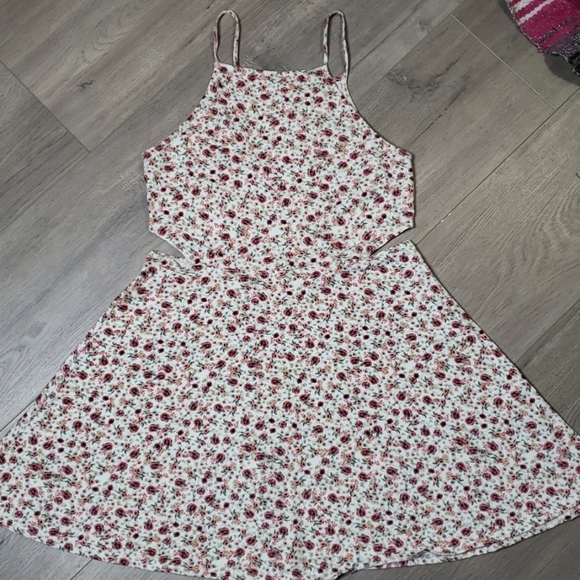 Garage Dresses & Skirts - Floral Garage Dress - Medium